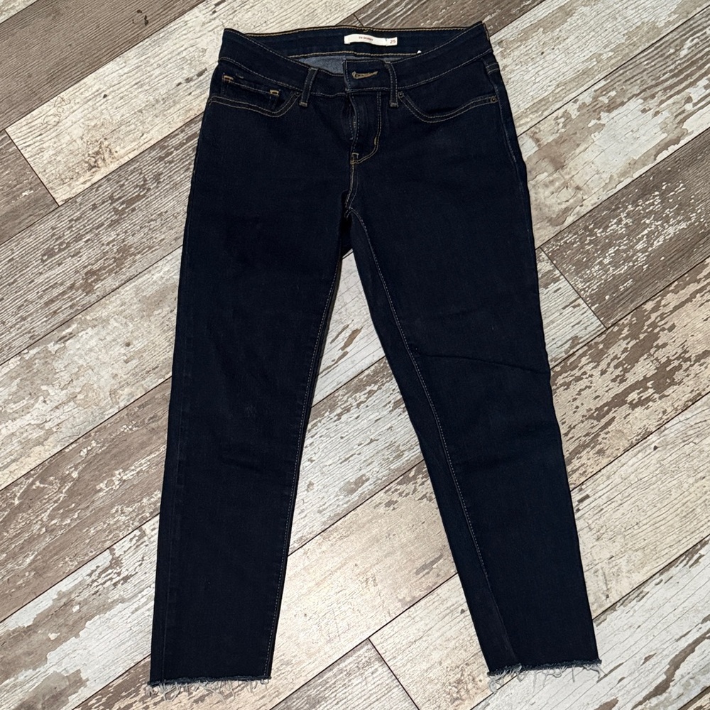 Ankle-Length Levi’s Dark Wash Women's Jeans with Raw Hem Size 25